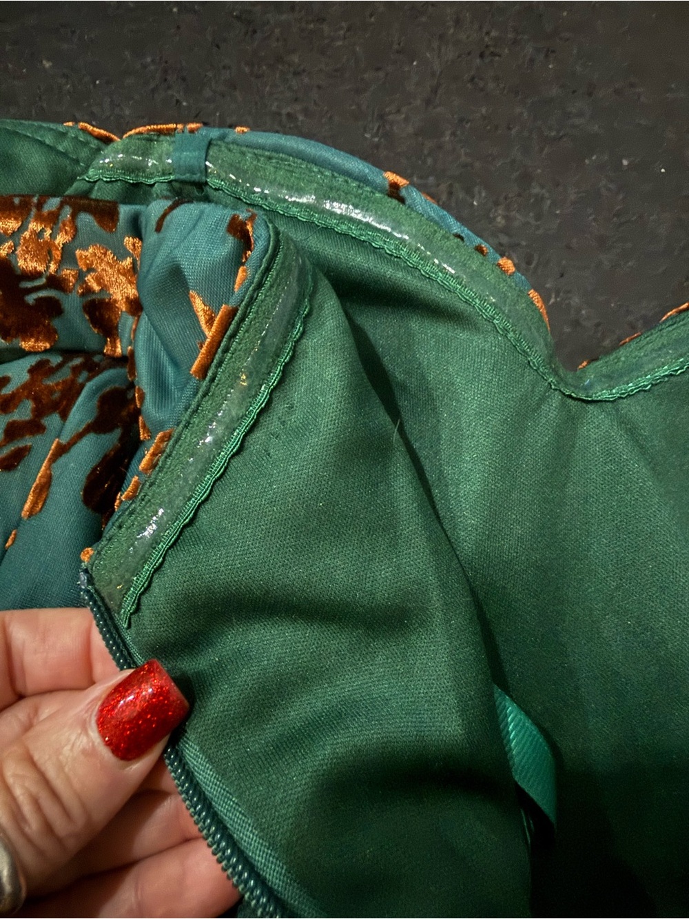 UEC “THE TEALIGHT” Off-Shoulder Green & VELVET Copper Floral Maxi Dress SZ 4 - Picture 13 of 17